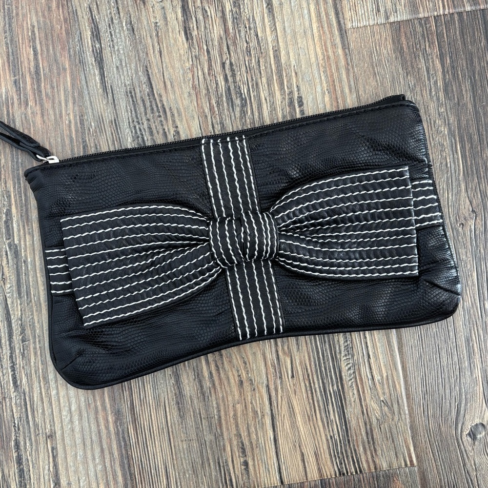 RED by Marc Ecko Black White Bow Clutch Purse with Wristlet Strap 6x11” - Picture 5 of 12